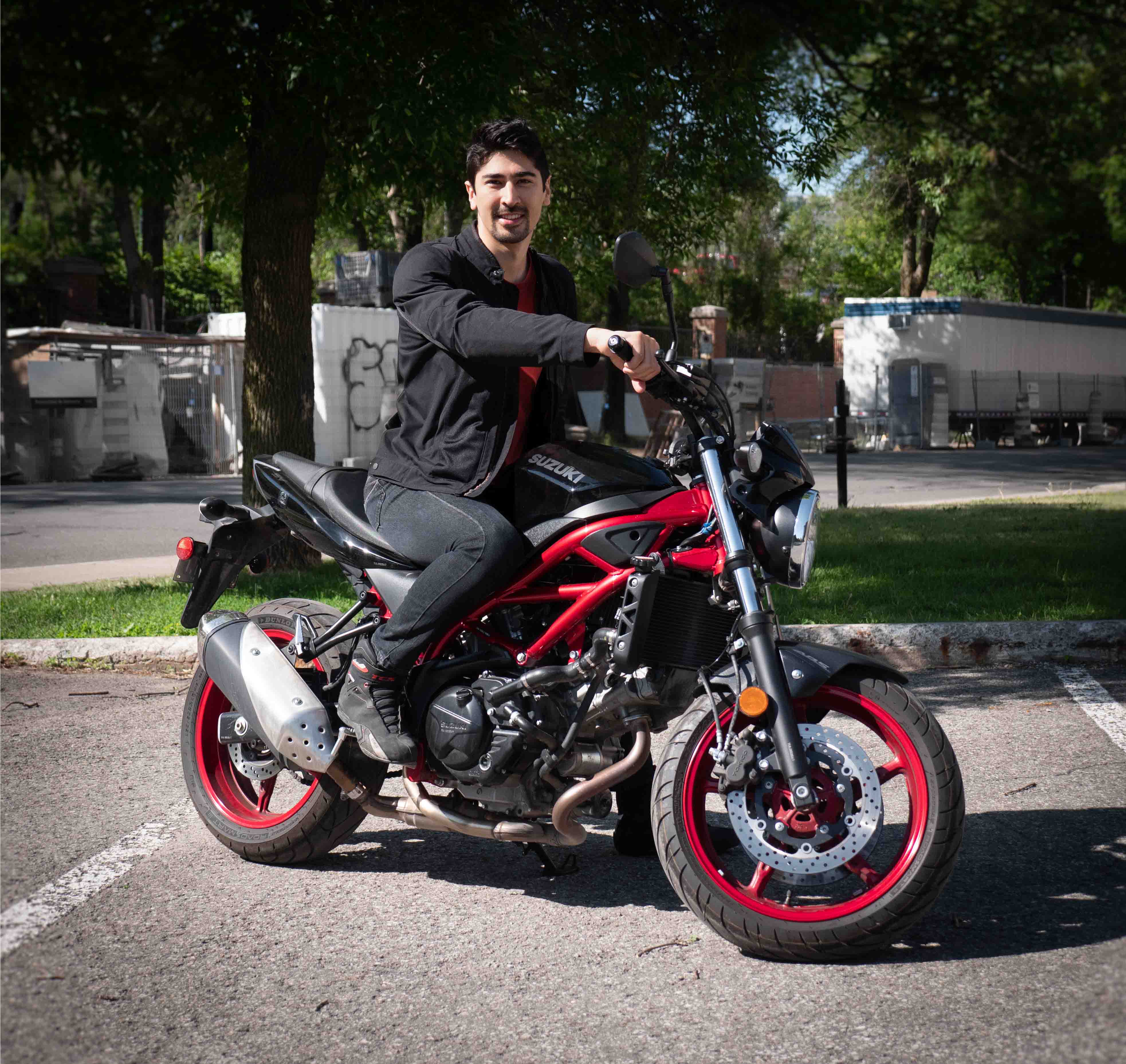 BigBong confidently riding his Suzuki SV650 Motorcylce