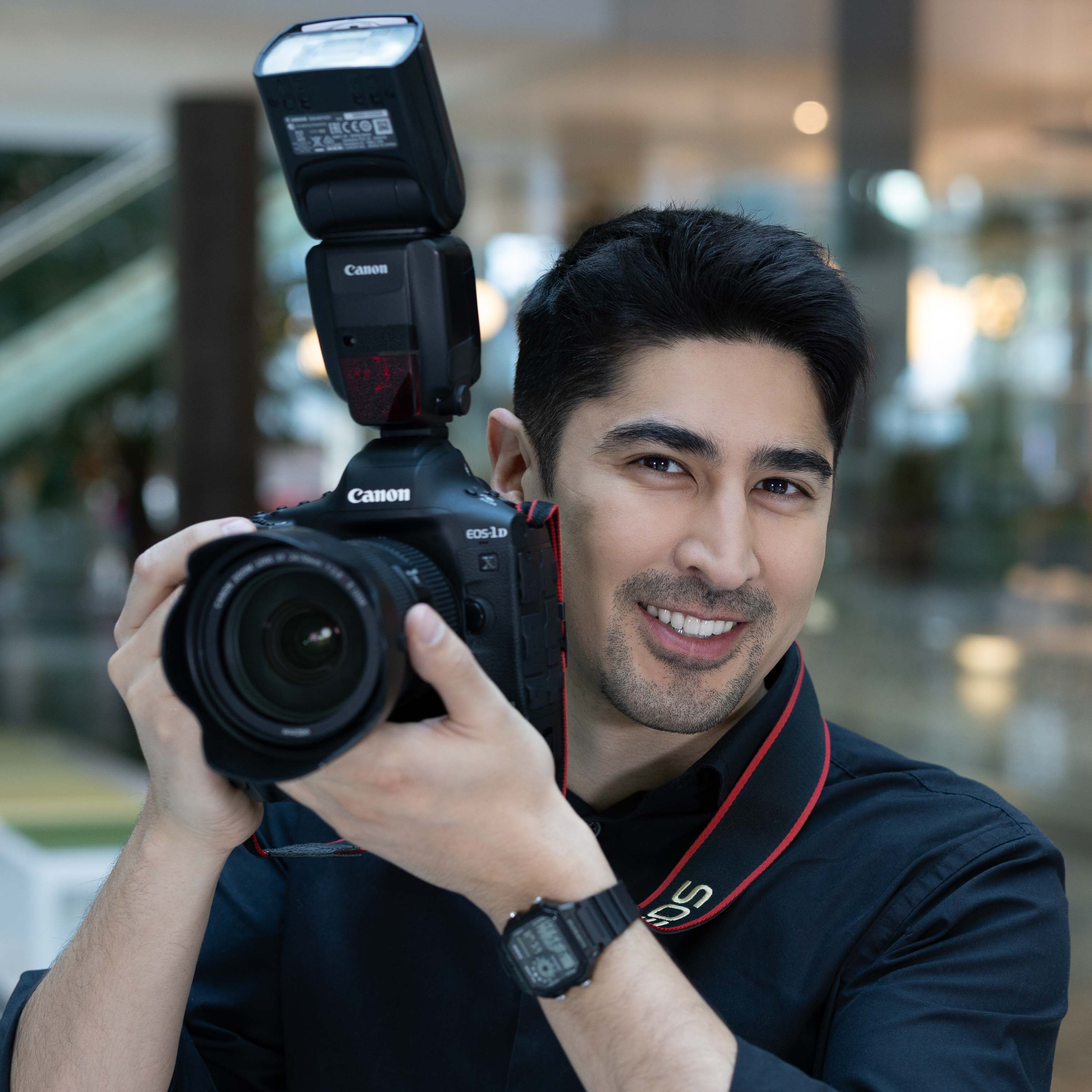Bong Sou holding a professional-grade Canon camera